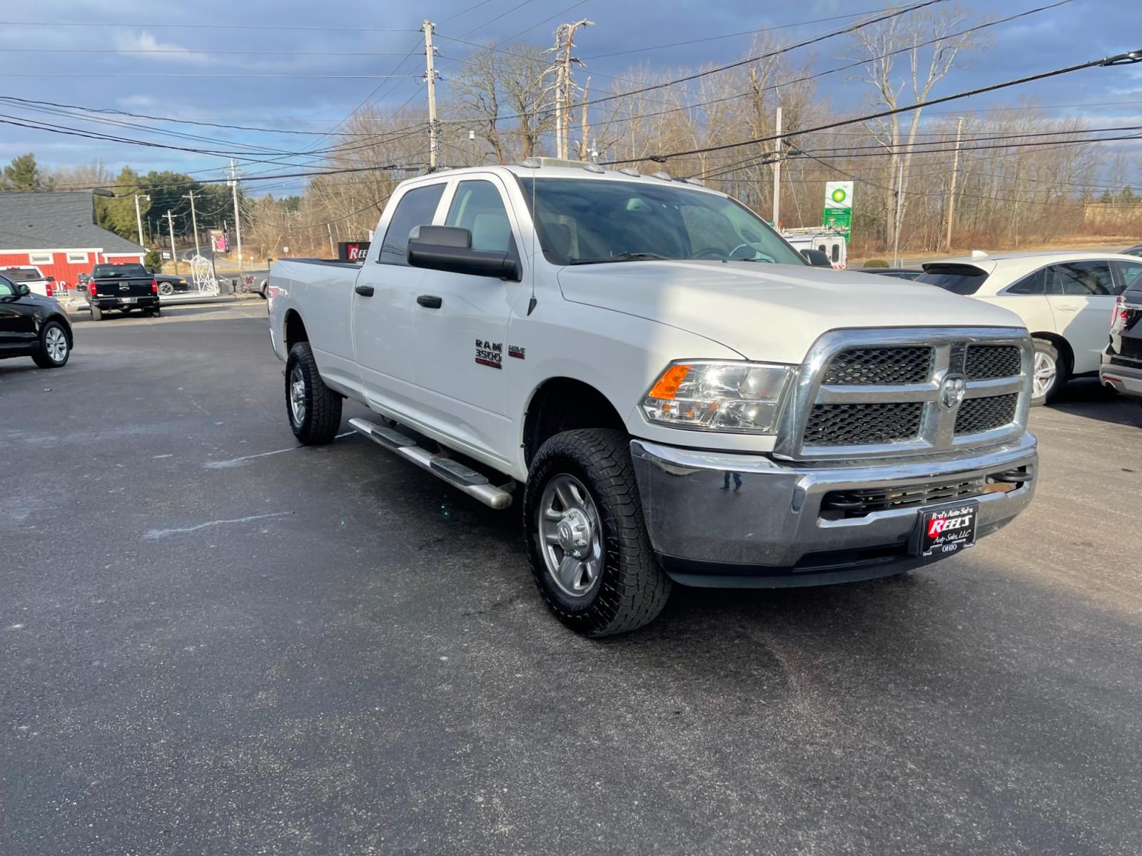 2018 White /Black RAM 3500 Tradesman Crew Cab 4WD (3C63R3GJ7JG) with an 6.4L V8 OHV 16V engine, 6A transmission, located at 11115 Chardon Rd. , Chardon, OH, 44024, (440) 214-9705, 41.580246, -81.241943 - This 2018 Ram 3500 Tradesman Crew Cab with a Long Bed, equipped with the robust 6.4L V8 HEMI engine paired with a 6-speed automatic transmission, offers significant hauling capabilities, featuring a towing capacity of up to 12,440 pounds and a payload capacity of 4,373 pounds. This model is well-sui - Photo #2
